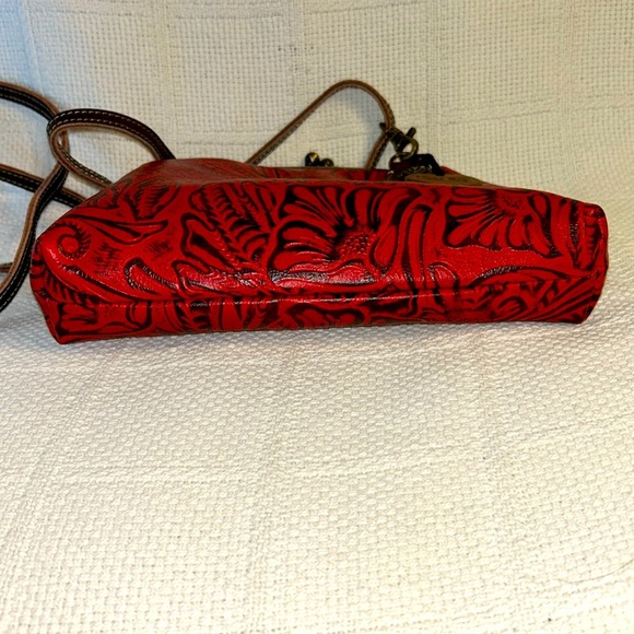 Myra Bag Red and Black Crossbody Bag With Kisslock Closure - Picture 4 of 8